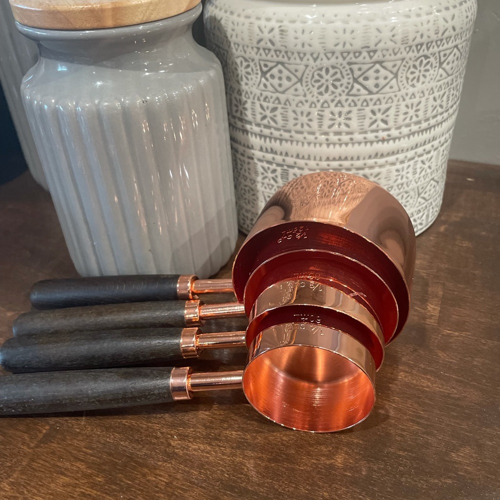 Rose gold measuring cups